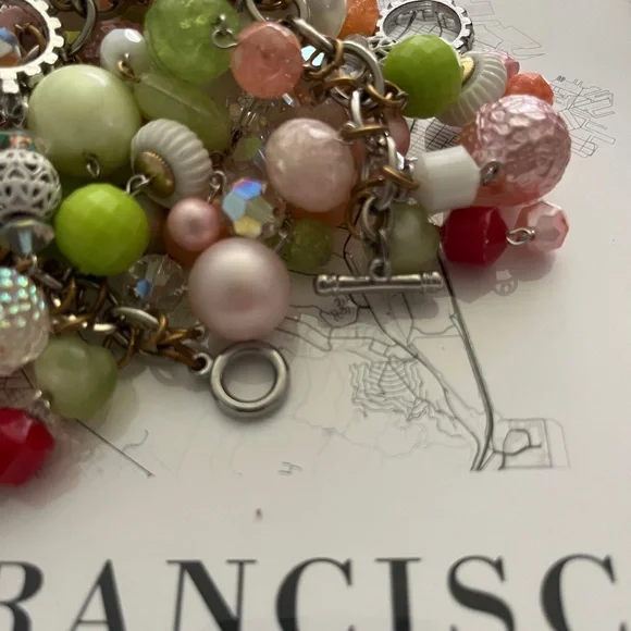 Coquette maximalist beaded bracelet - Picture 4 of 5